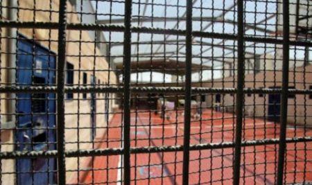 30 أسيراً يبدأون اضراباً مفتوحاً عن الطعام